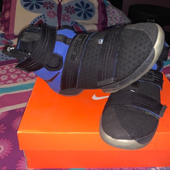 Worn Lebron Soldier 10 sneakers size 6 Youth - Picture 4 of 5